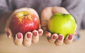 2 apples in hands